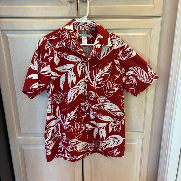 Red and White Leaf Print Hawaiian Short Sleeve Shirt - Picture 1 of 5